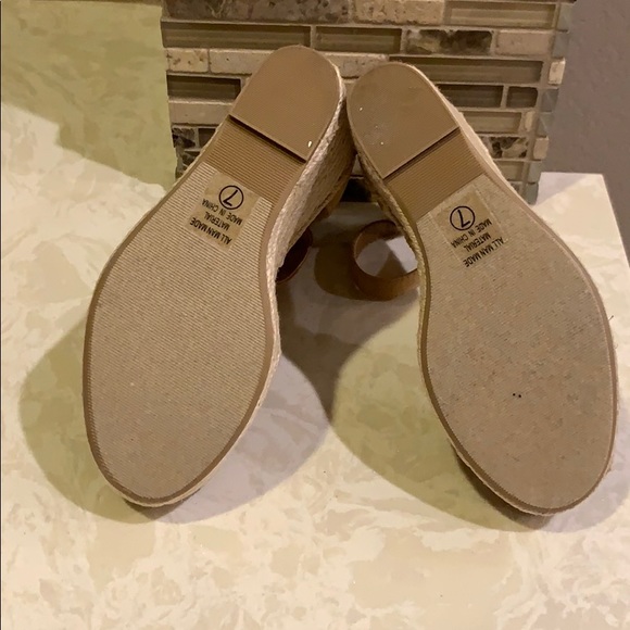 Wedge Sandal - Picture 3 of 4